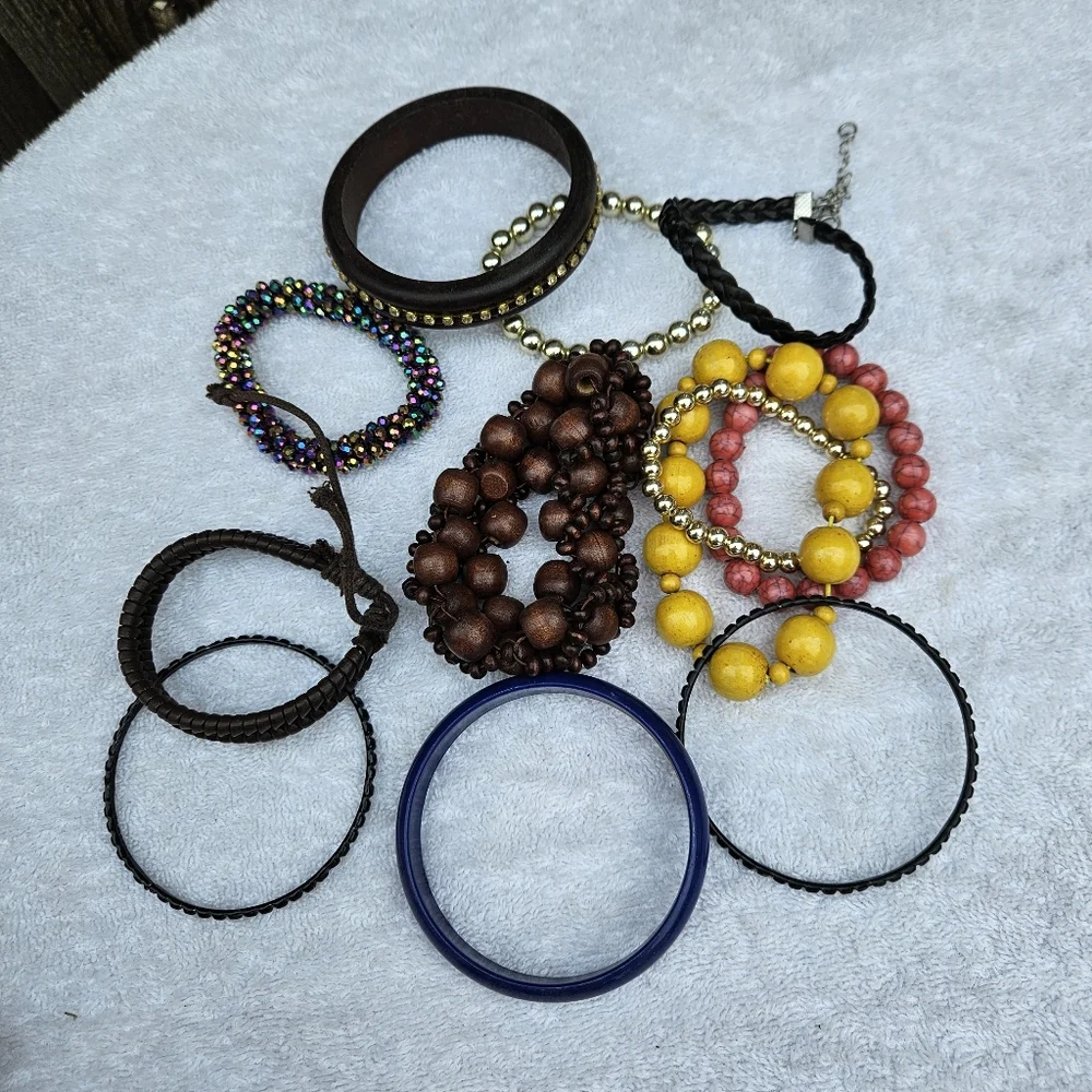 Colorful Beaded Necklace and Bracelet Set - Picture 12 of 16